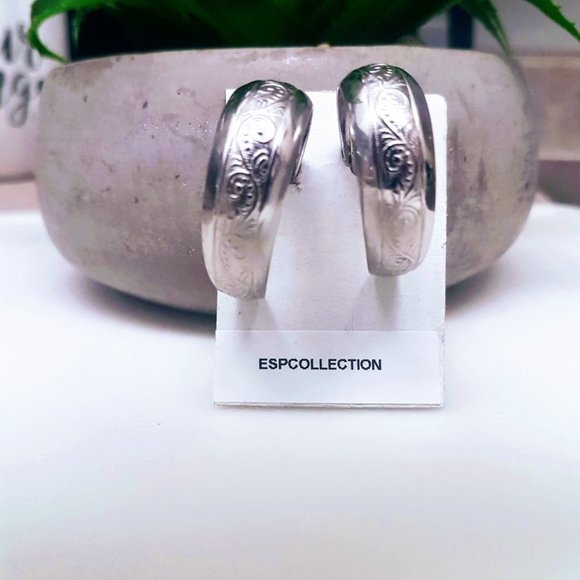 #J27  Mini Hoop Earrings - Picture 1 of 8